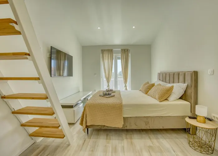 Solea With Pool Holiday home *