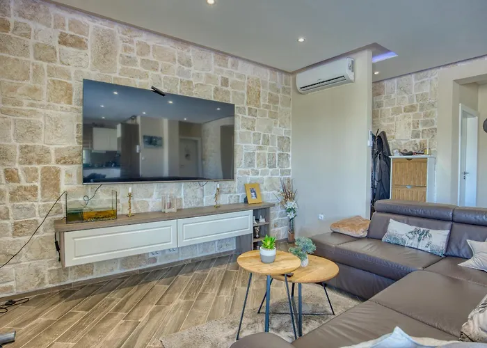 Solea With Pool Holiday home *