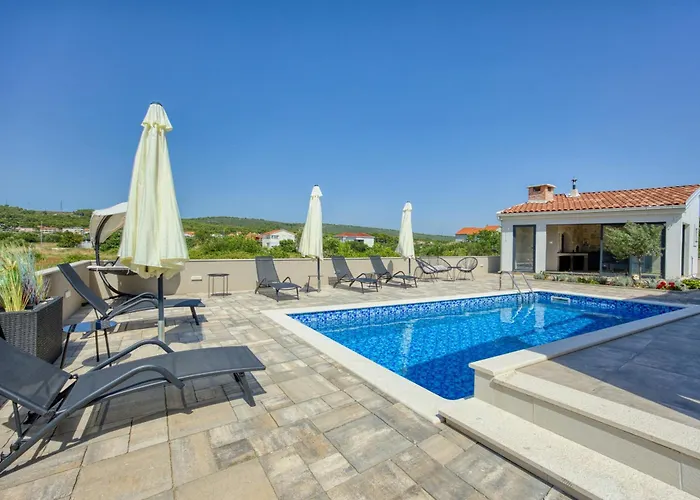 Solea With Pool