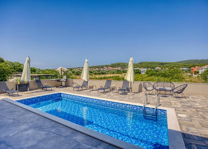 Solea With Pool