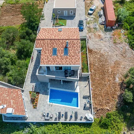 Solea With Pool Ferienhaus