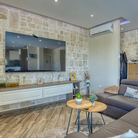 Solea With Pool Holiday home *