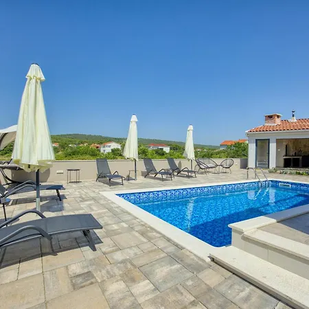 Solea With Pool
