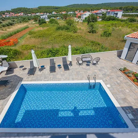 Solea With Pool Ferienhaus
