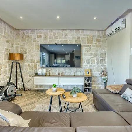 Solea With Pool Holiday home