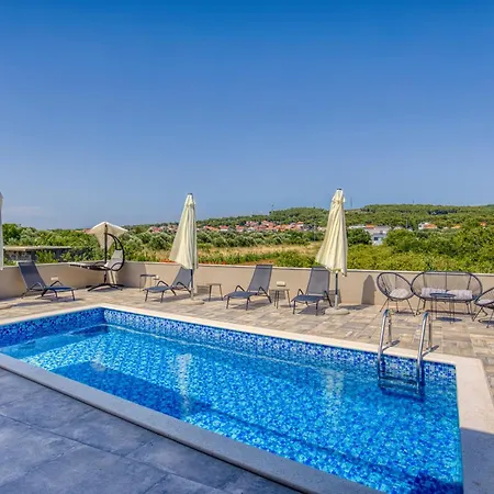 Solea With Pool