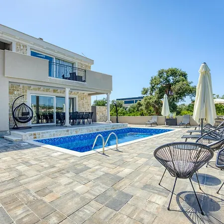 Solea With Pool