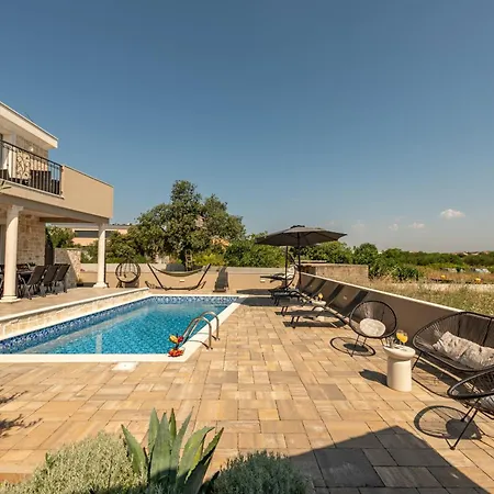 Solea With Pool *