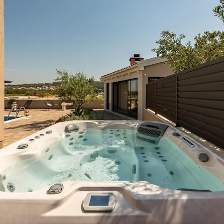 Solea With Pool Ferienhaus