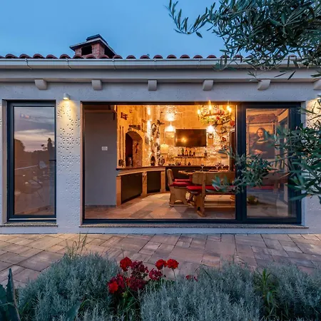 Solea With Pool Ferienhaus