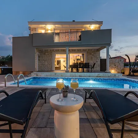 Solea With Pool Ferienhaus *