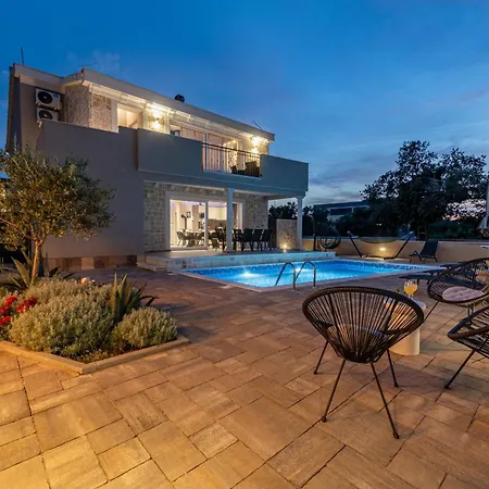 Solea With Pool Holiday home Bibinje