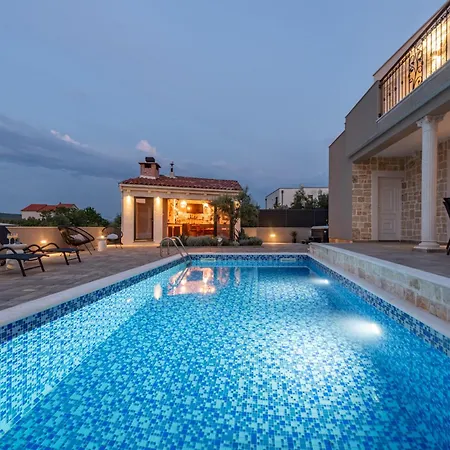 Solea With Pool *