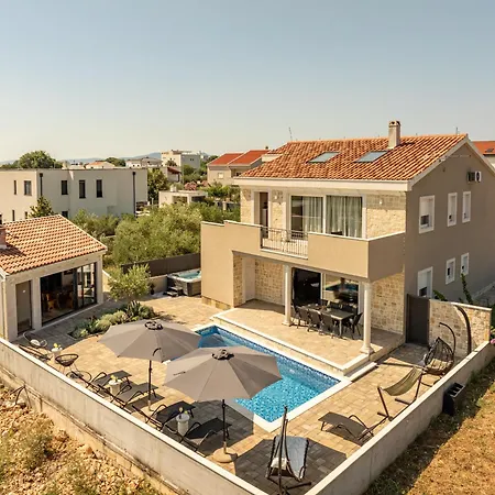 Solea With Pool Ferienhaus *