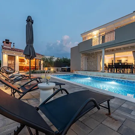 Solea With Pool *